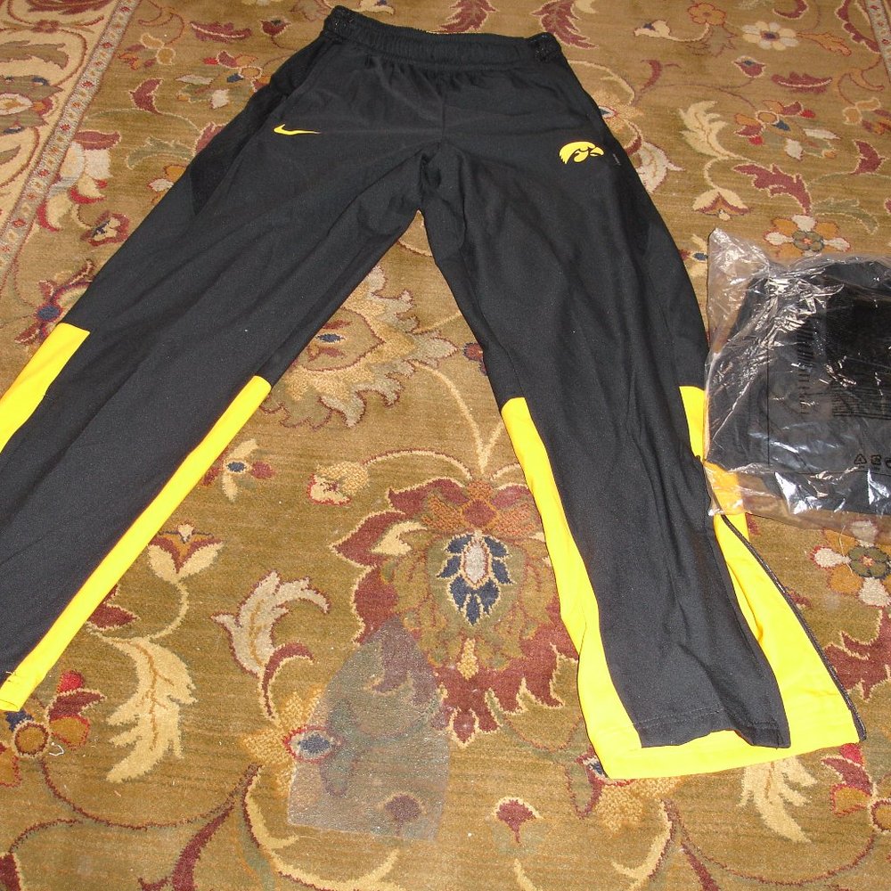 NWT Nike Iowa Hawkeye DRI-FIT Warm Up Pants - Iowa Hawkeyes - Go Hawks